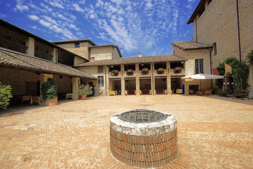 Emilia Romagna, Castello di Felino, cortile interno 1 © maurosessanta
