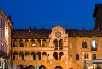 Fototapeta premium Piazza della Vittoria e Broletto, Pavia