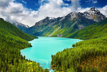 Obraz na płótnie Canvas Górskie jezioro