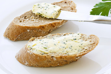 Butterbrot mit Kräutern