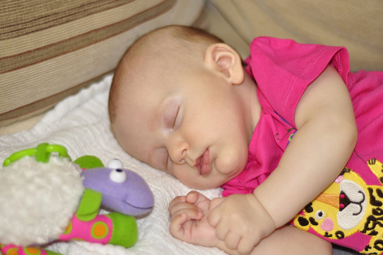 baby snooze with toys