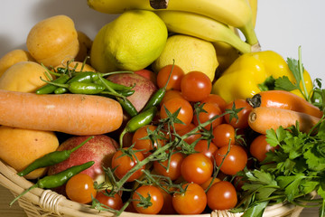 Cesto di frutta e verdura