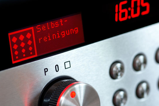 Backofen mit Anzeige Selbstreinigung