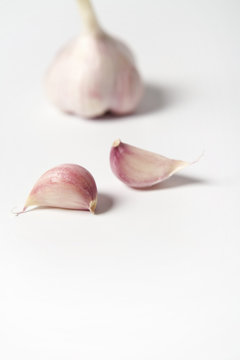 Garlic bul and cloves