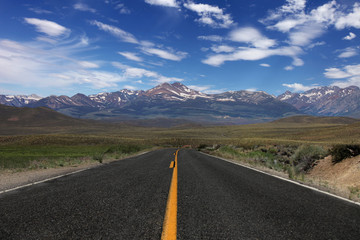 Fototapeta premium Rural Road in the Eastern Sierras