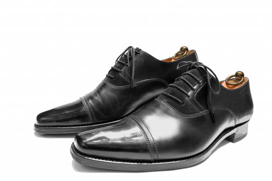 Chaussures richelieus noires haut de gamme, avec embauchoir