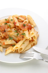 Pasta mit frischen Tomaten und Gewürzen