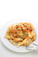 Pasta mit frischen Tomaten und Gewürzen