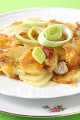 Kartoffelgratin mit Lauch und Hähnchen