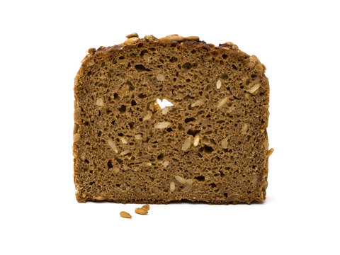 eine scheibe vollkornbrot isoliert auf weiss