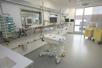 Kinderbett im Krankenhaus