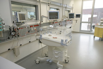 Kinderbett im Krankenhaus