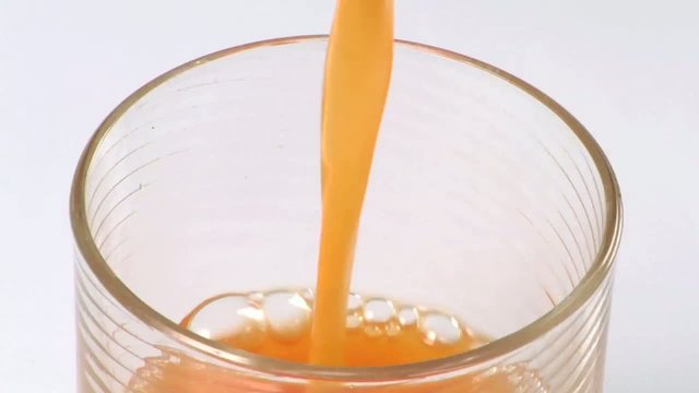 succo versato nel bicchiere