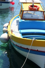 Fototapeta na wymiar barca attraccata nel porto