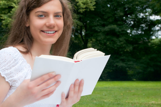 Frau Buch Park