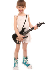 witziges mädchen mit gitarre