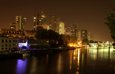 Fototapeta na wymiar Seine on the night, paris