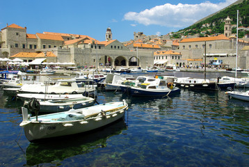 Fototapeta na wymiar Dubrovnik seaport