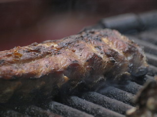 Costillar en la parrilla
