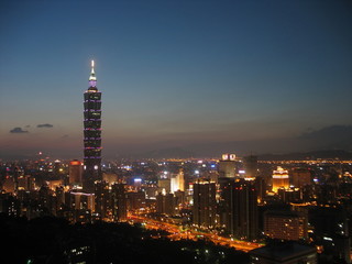 Fototapeta na wymiar Scena nocy Taipei z Taipei101