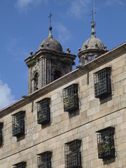 Fototapeta na wymiar Palacio en la plaza de la Quintana en Santiago de Compostela