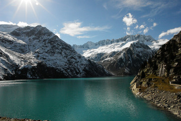 Bergsee in der Sonne