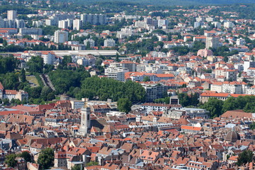 Fototapeta na wymiar Besançon centrum i jego peryferia