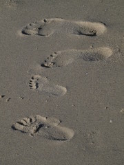 Fototapeta na wymiar Ślady na plaży