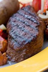 Rumpsteak(Roastbeef) - gegrillt,mit Salat,Pfifferlingen