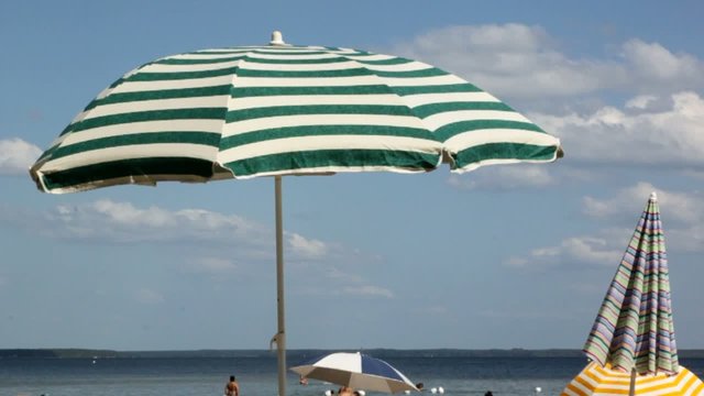 parasols sur la plage