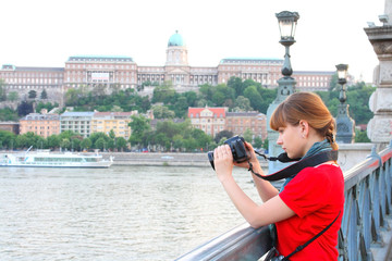 Girl watchingat the shoot in the DSLR camera