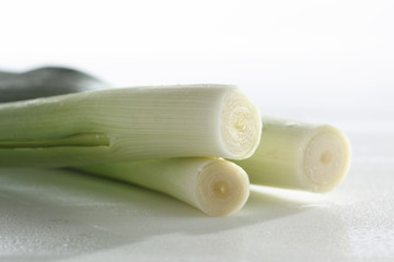 Lauch, Porree auf weiss