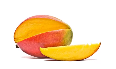 Selbstklebende Fototapeten Mango und Segment isoliert auf weißem Hintergrund © Dmitry