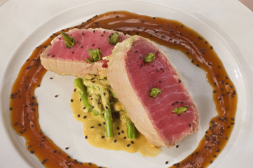 Raw Tuna with Asparagus