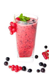 Red and black currants smoothie