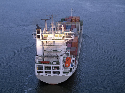 Containerschiff,Containerfeeder auf dem Nord-Ostsee Kanal, Kiel