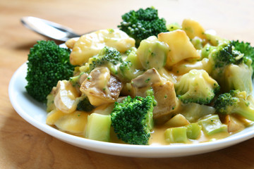 Broccoli & Potatoes with Cheese Sauce