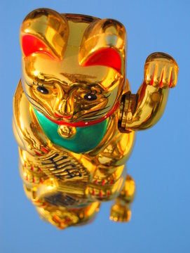 THE LUKY CAT
