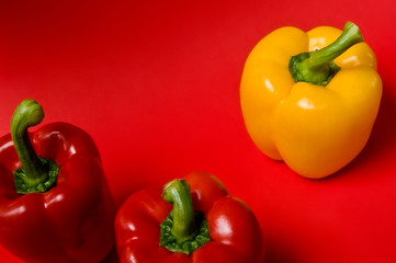 Paprika-Trio, rot und gelb, anders
