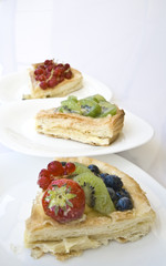 slices of cake with fruit