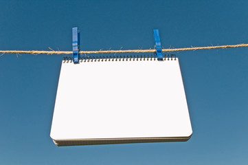 cuadernos y hojas tendidas 4