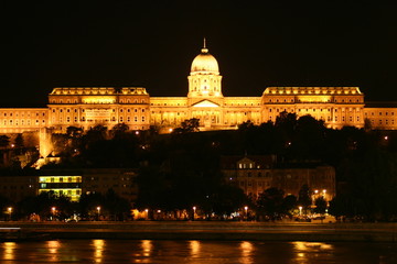 Fototapeta na wymiar Budapest Castle by night