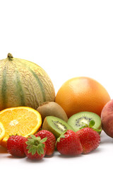 Assortiments de fruits sur fond blanc