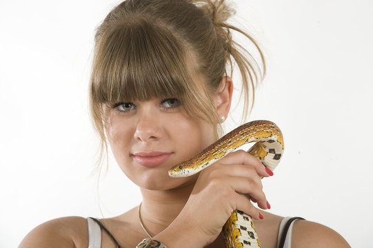 Frau mit Schlange