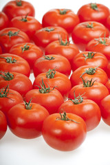 Tomaten isoliert auf weißem Hintergrund