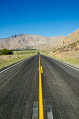 Stra&szlig;e durch das Death Valley