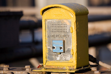 Notruftelefon auf der Brooklyn Bridge
