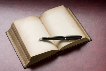 アンティーク本と万年筆