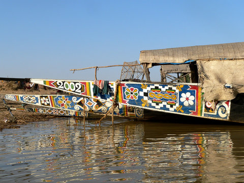 barque sur fleuve niger