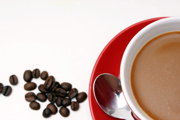 rote tasse kaffee mit keks